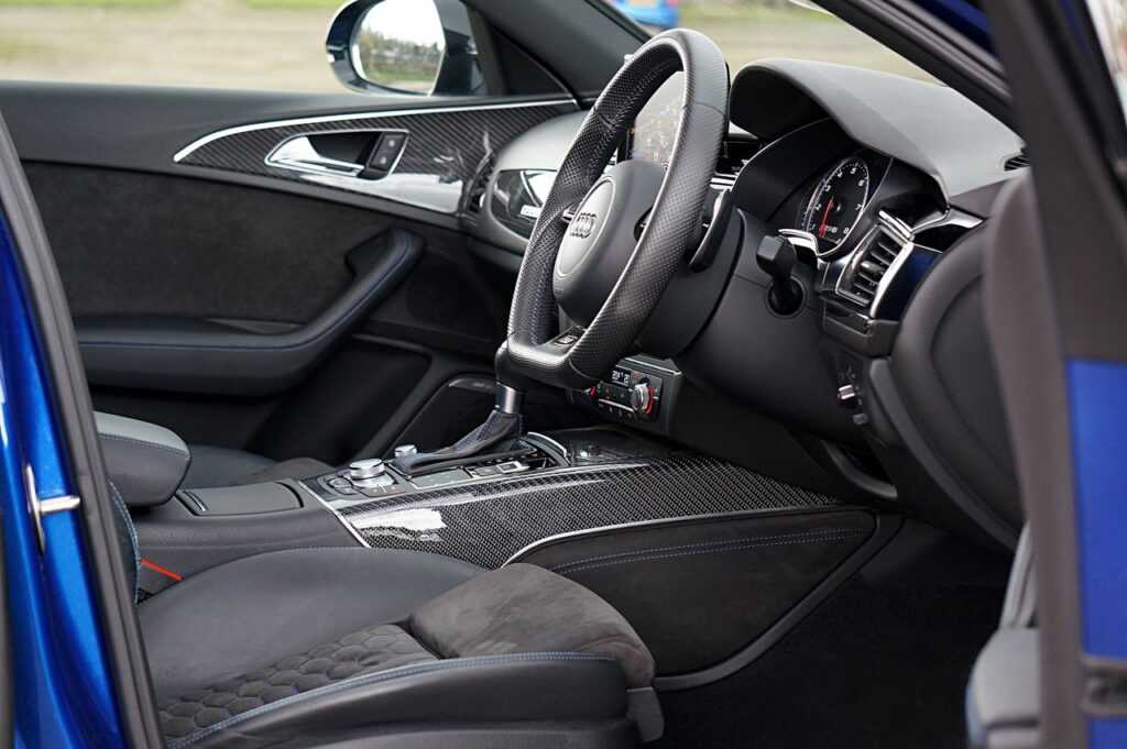 Explore the luxurious and high-tech interior of an Audi RS6, showcasing premium design and craftsmanship.